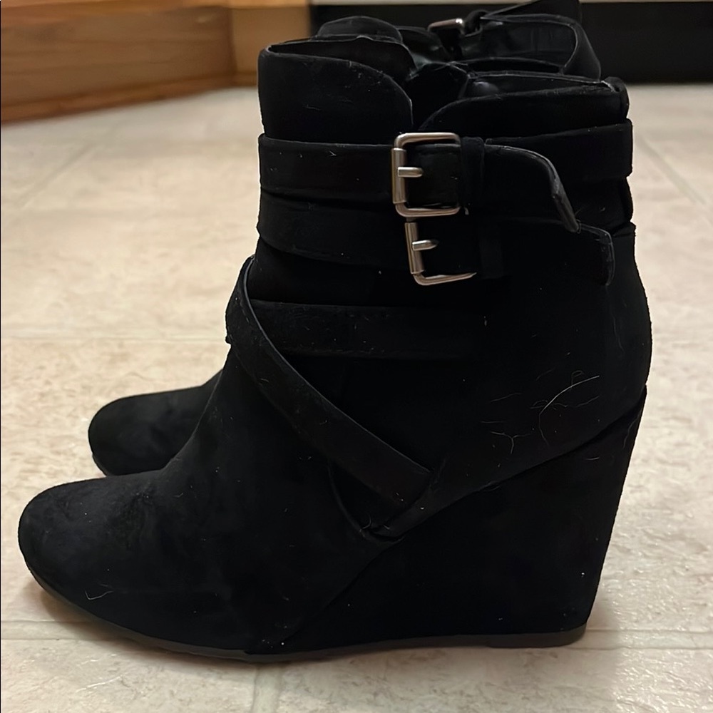 Black Heeled Boots with Wedge Heel and Decorative Strap - Picture 4 of 4